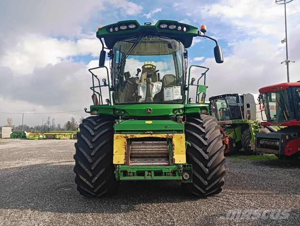 John Deere 8800 Forajere cu autopropulsare