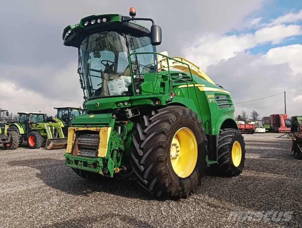 John Deere 8800 Forajere cu autopropulsare