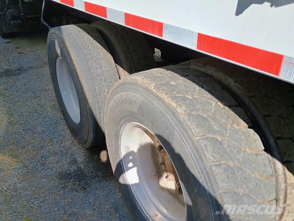 Mack MRU 613 Camion de deseuri