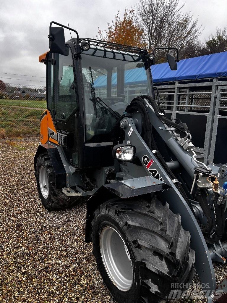 GiANT G3500 Mini incarcatoare