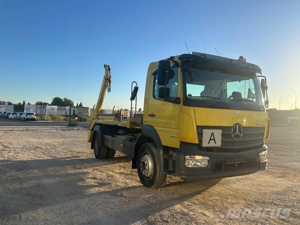 Mercedes-Benz 1530 Containere pentru depozitare