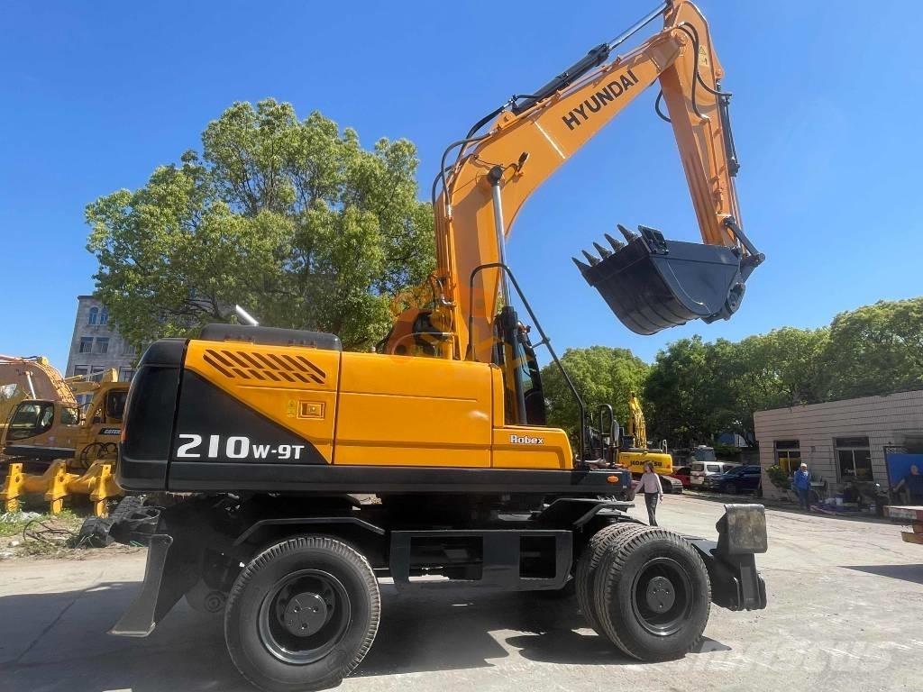 Hyundai 210W-9 Excavatoare cu roti
