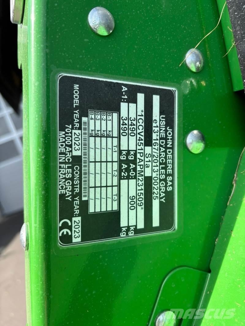 John Deere V451M Masina de balotat cilindric