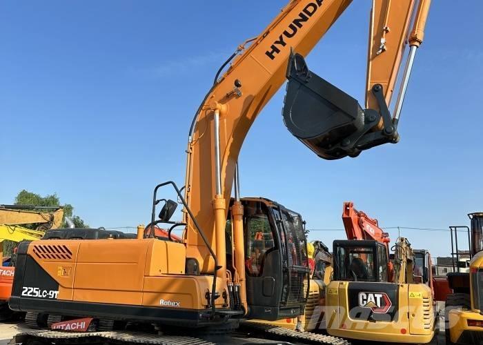 Hyundai 225 Excavatoare pe șenile
