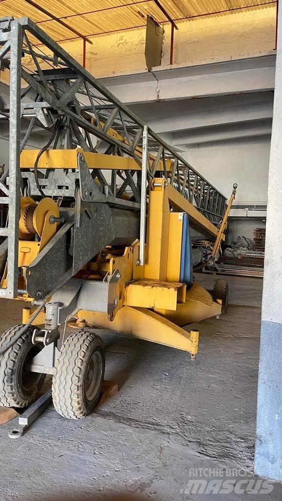 Potain IGO 22 Self erecting cranes