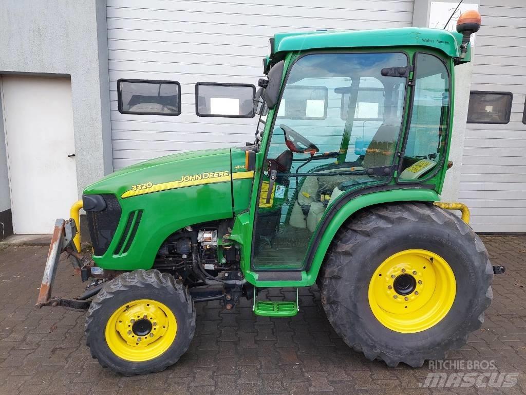 John Deere 3320 Tractoare compacte