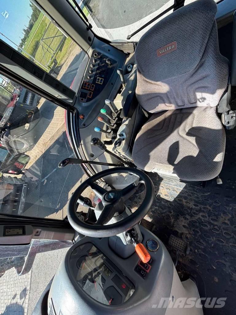 Valtra T 193 Tractoare
