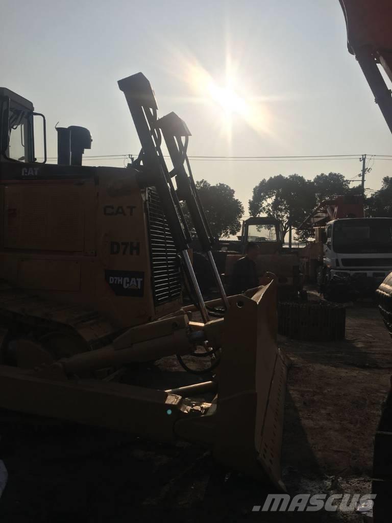 CAT D7H Buldozere pe senile