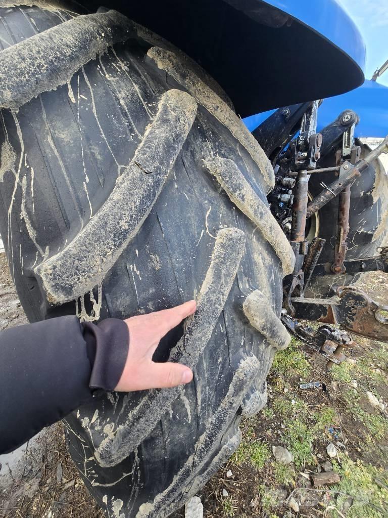 New Holland T 8030 Tractoare