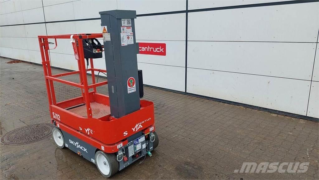 SkyJack SJ12 Ascensoare verticale catarg