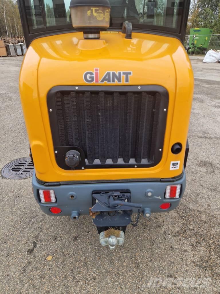 GiANT G 2500 HD Incarcator pe pneuri