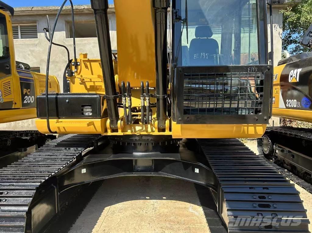 CAT 320 Excavatoare pe șenile
