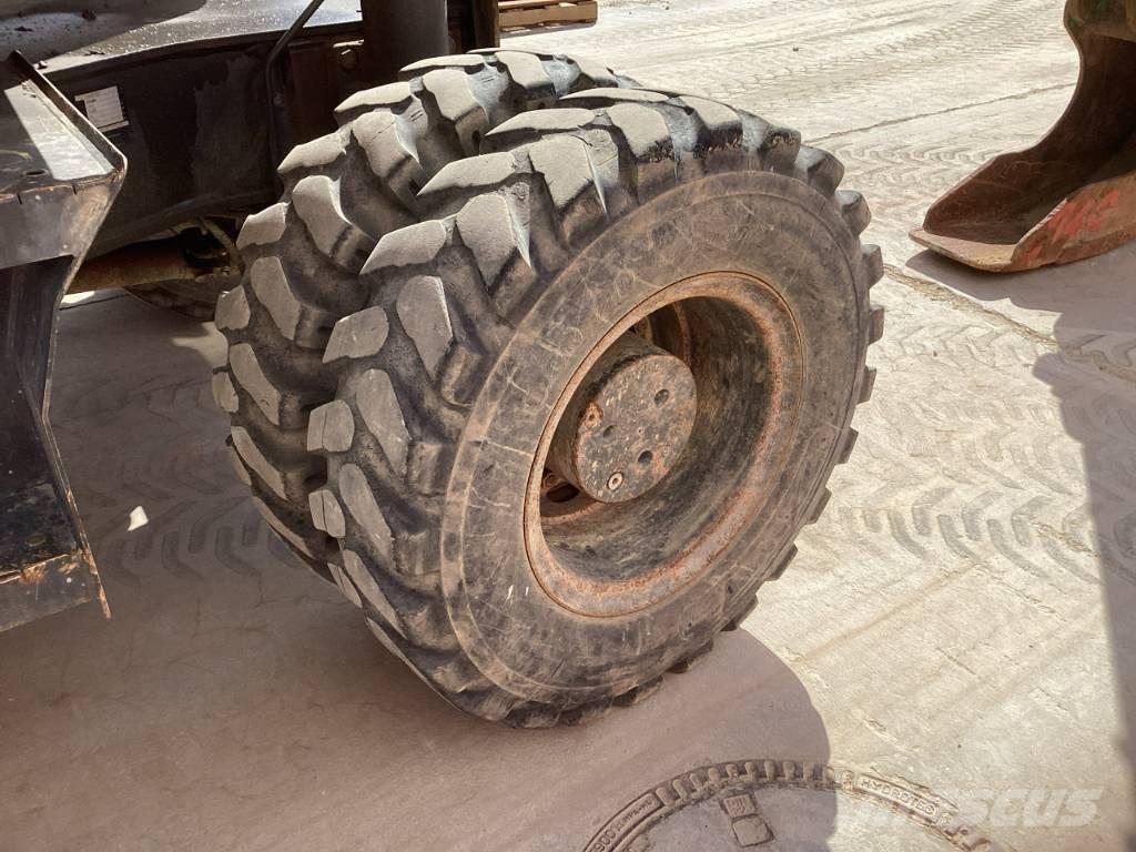 Komatsu PW 160-7E0 Excavatoare cu roti