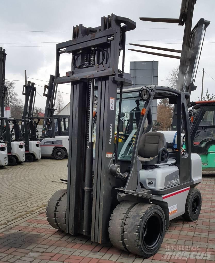 Nissan UGD02A30PQ Stivuitor GPL