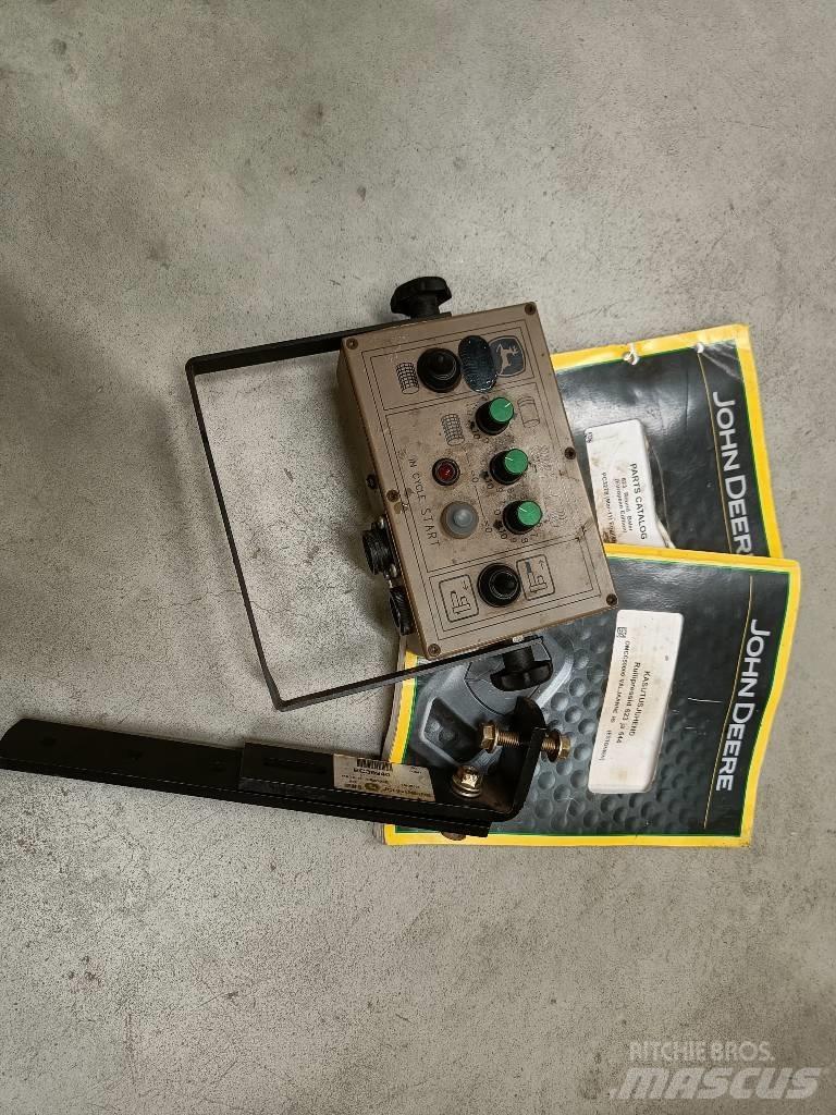 John Deere 623N Masina de balotat cilindric