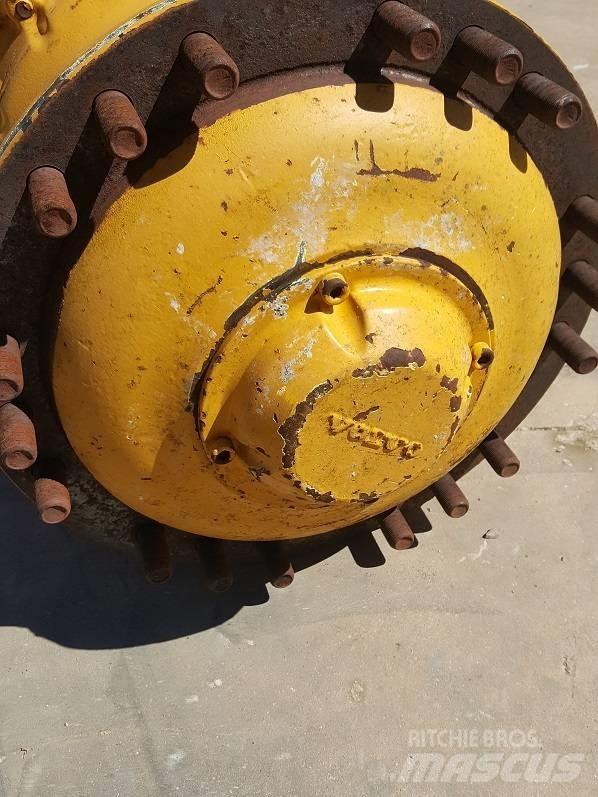 Volvo L120F G H Axe