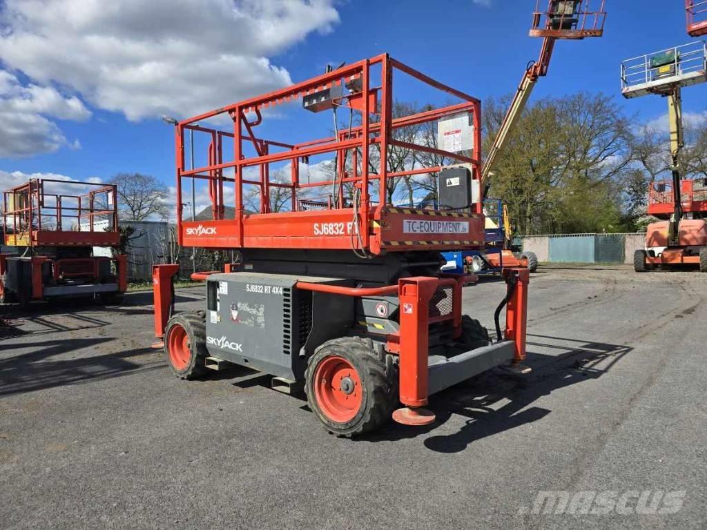 SkyJack SJ 6832 RT Platforme foarfeca