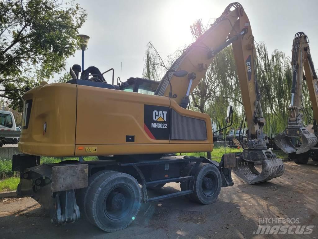 CAT mh3022 Excavatoare cu roti