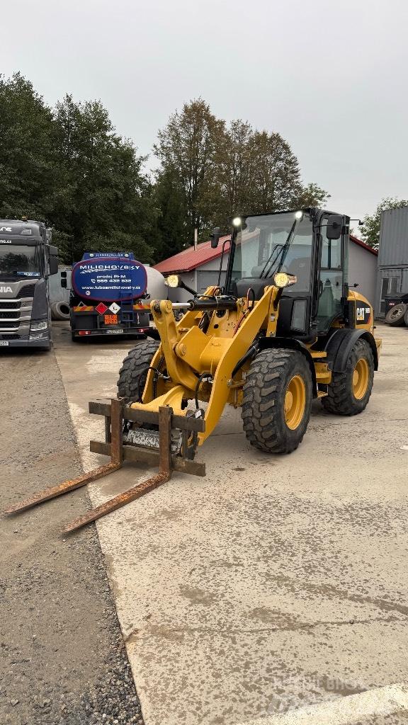 CAT 908 Incarcator pe pneuri
