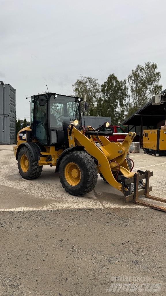 CAT 908 Incarcator pe pneuri