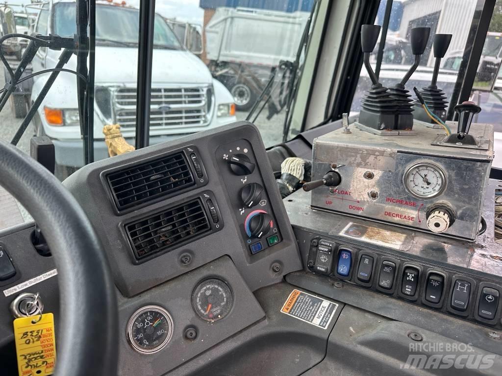 Mack MRU613 Camion de deseuri