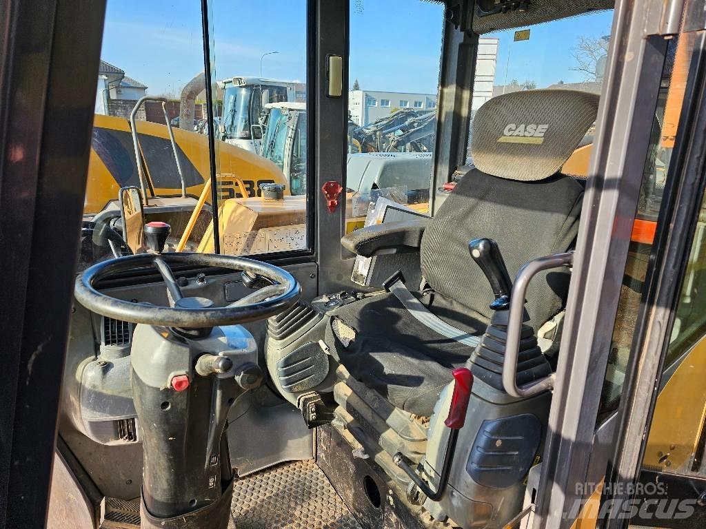 CASE WX 90 Excavatoare cu roti