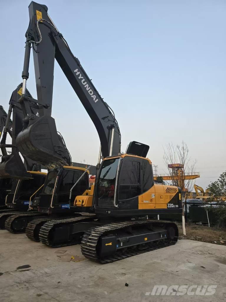 Hyundai 220-9 Excavatoare 7t - 12t