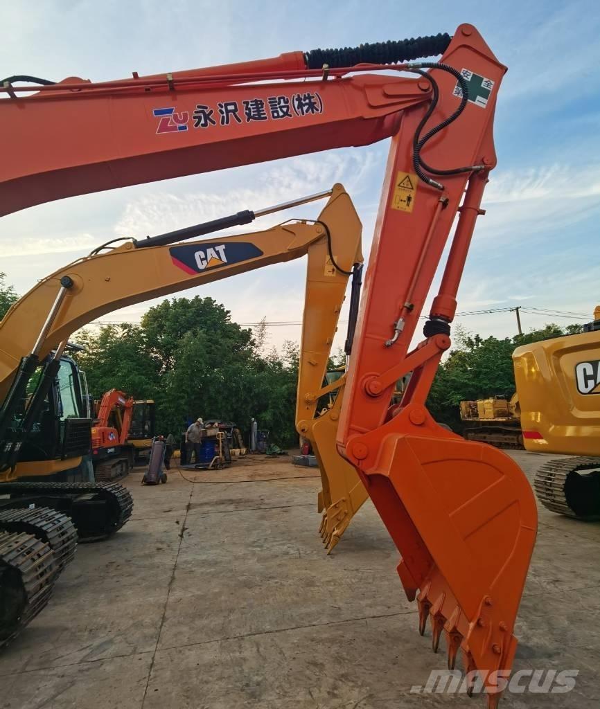 Hitachi ZX 200 Excavatoare pe șenile
