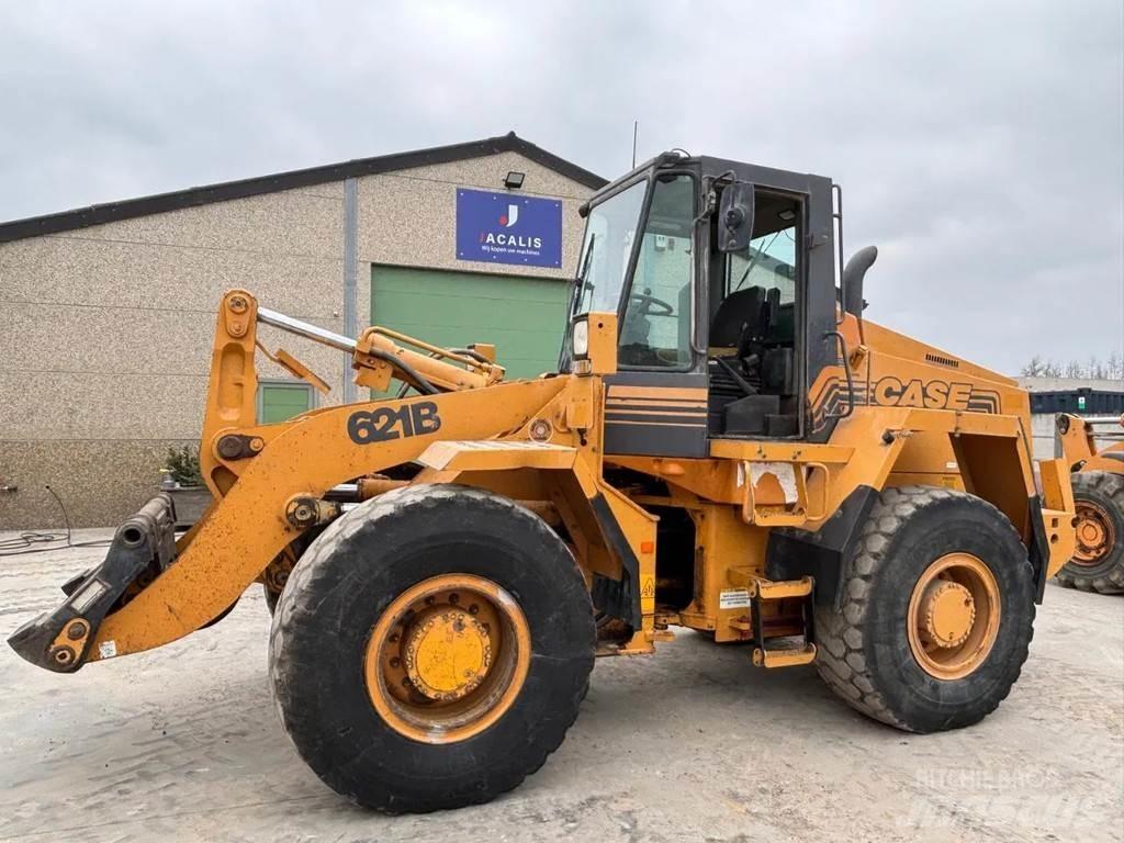CASE 621B Incarcator pe pneuri