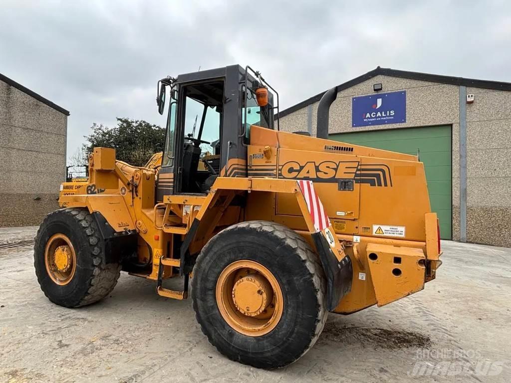 CASE 621B Incarcator pe pneuri