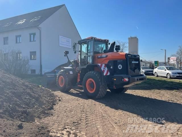Doosan DL 200 Incarcator pe pneuri