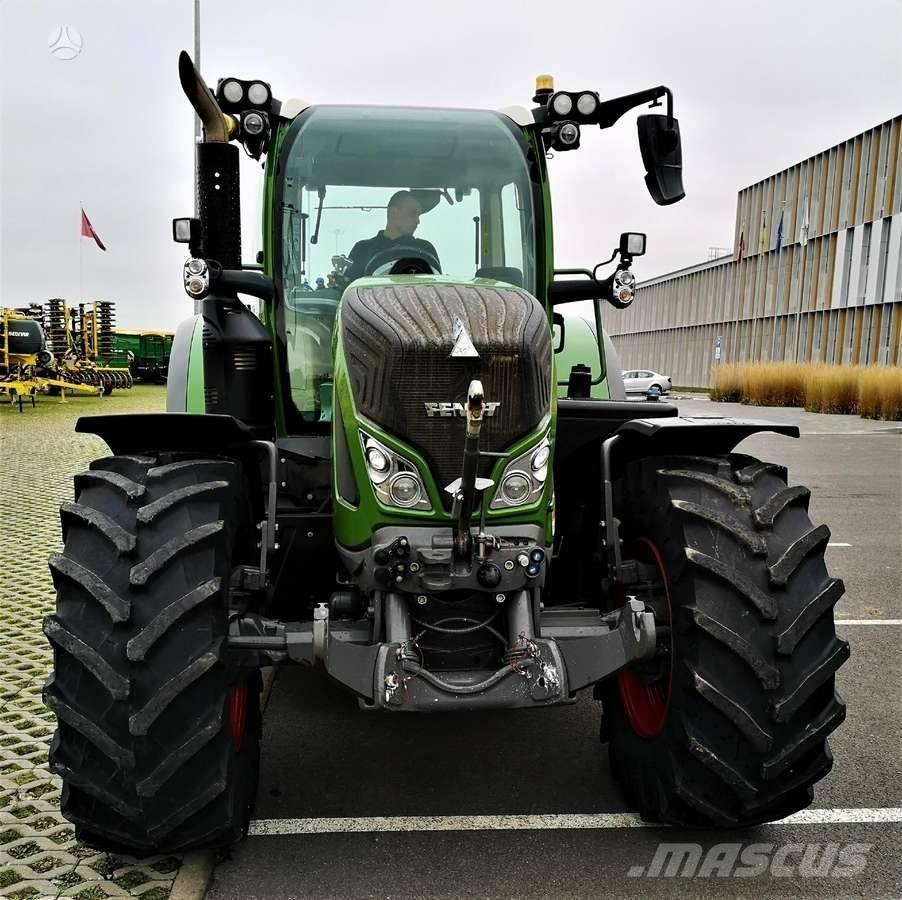 Fendt 718 Vario Tractoare