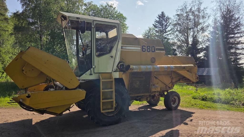 Sampo-Rosenlew 680 Combine de secerat