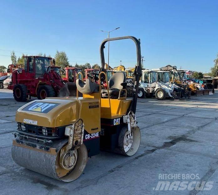 CAT CB 224 E Cilindri compactori dubli