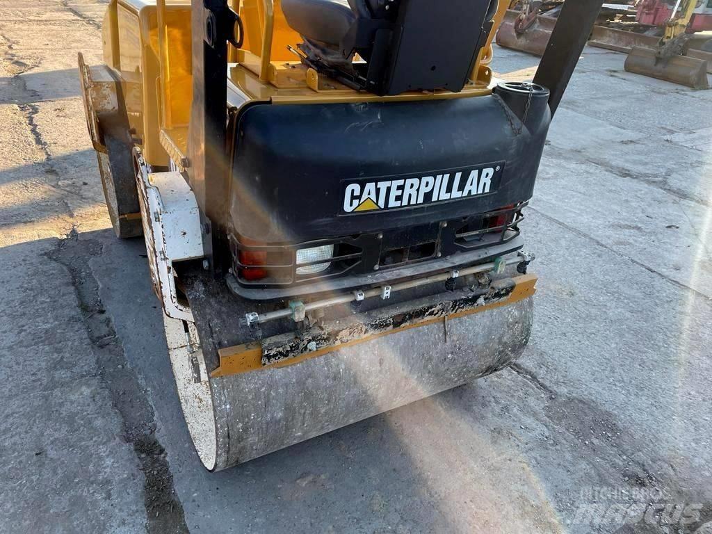 CAT CB 224 E Cilindri compactori dubli