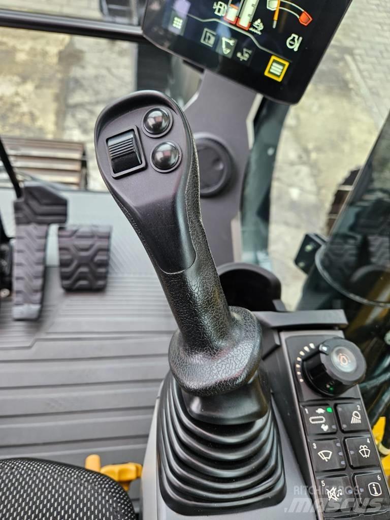 CAT 320 Excavatoare pe șenile
