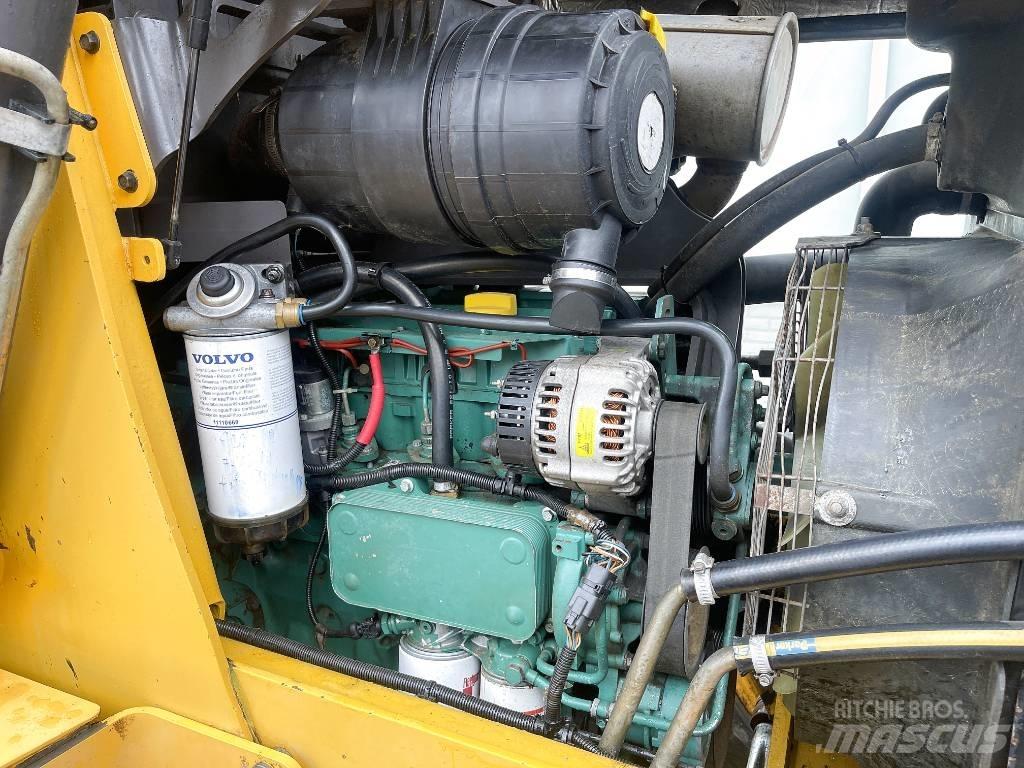 Volvo BL71 Buldoexcavatoare