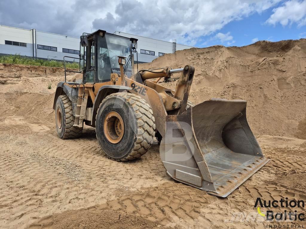 CASE 921 E Incarcator pe pneuri