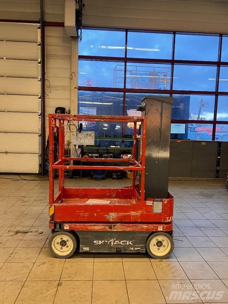 SkyJack SJ 16 Ascensoare verticale catarg