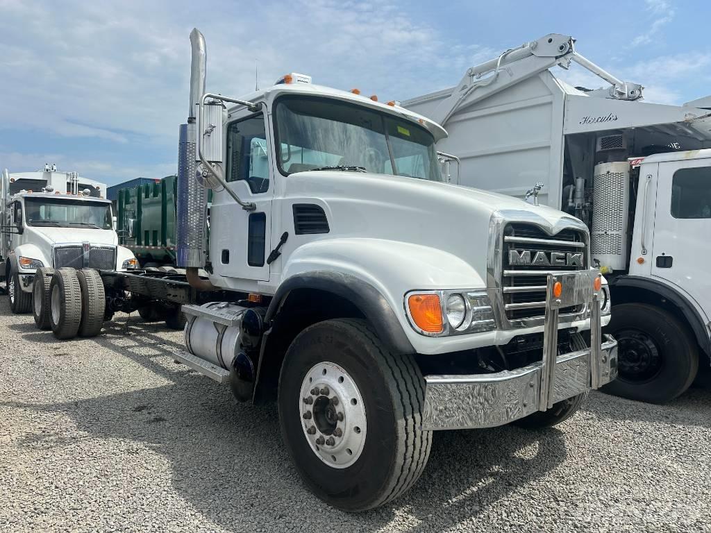 Mack CV 713 Camion cabina sasiu