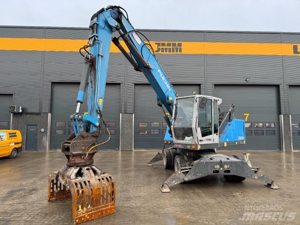 Fuchs MHL 320 Paleta de manipulare