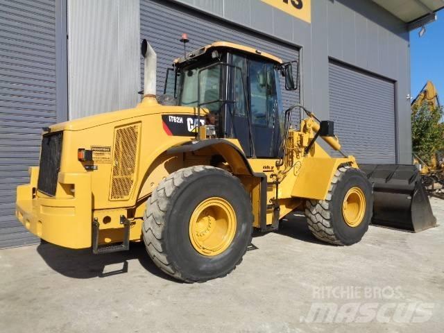 CAT IT62H Incarcator pe pneuri