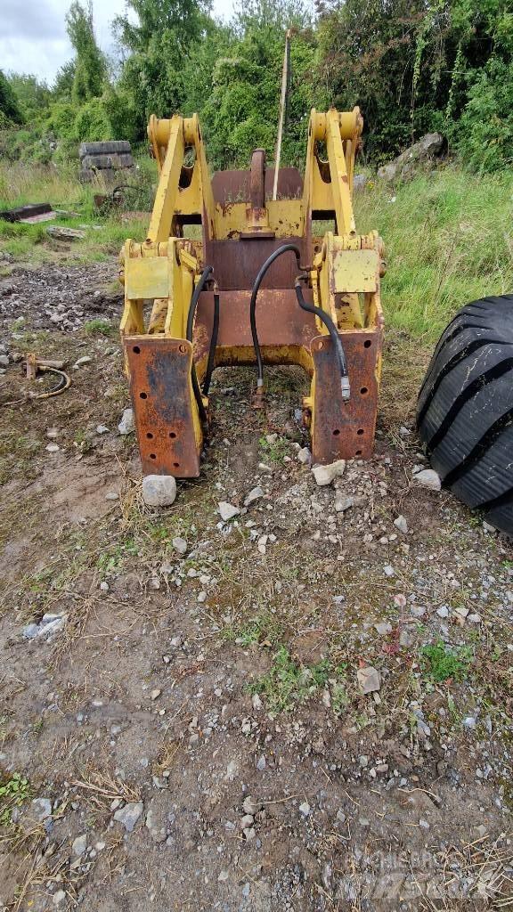 Komatsu D85 Sasiuri si suspensii