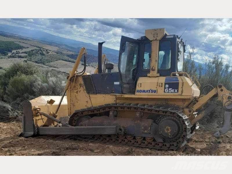Komatsu D65EX-15 Buldozere pe senile
