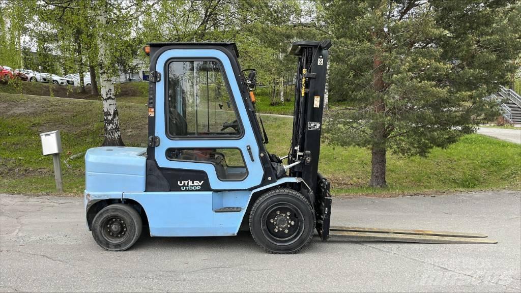 Utilev UT 30 PD Stivuitor diesel