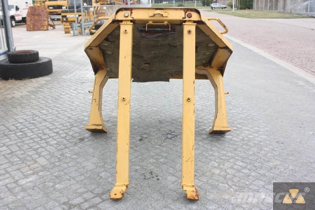 CAT D8N O-rops cab Cabine si interior