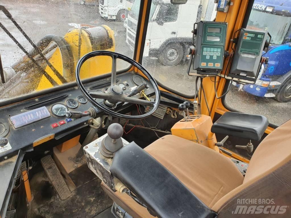 Ljungby 2240 Incarcator pe pneuri
