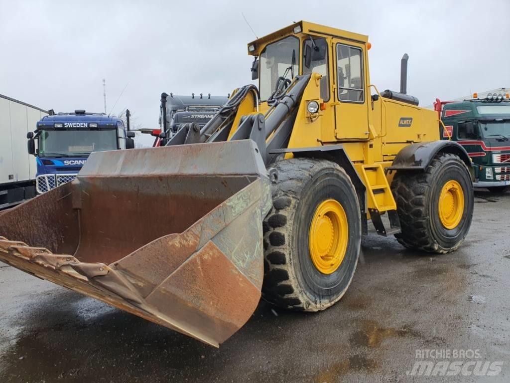 Ljungby 2240 Incarcator pe pneuri