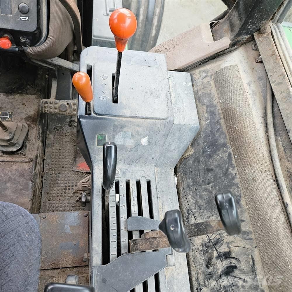 John Deere 2040 Tractoare