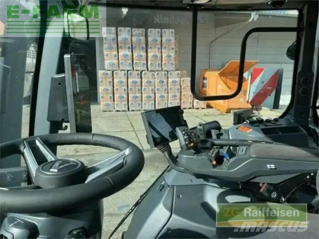Valtra q245 Tractoare